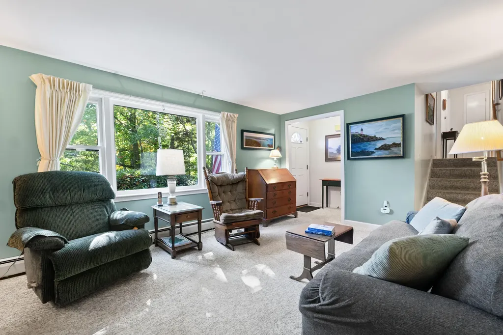 122 South Freeport Road Freeport ME 04032