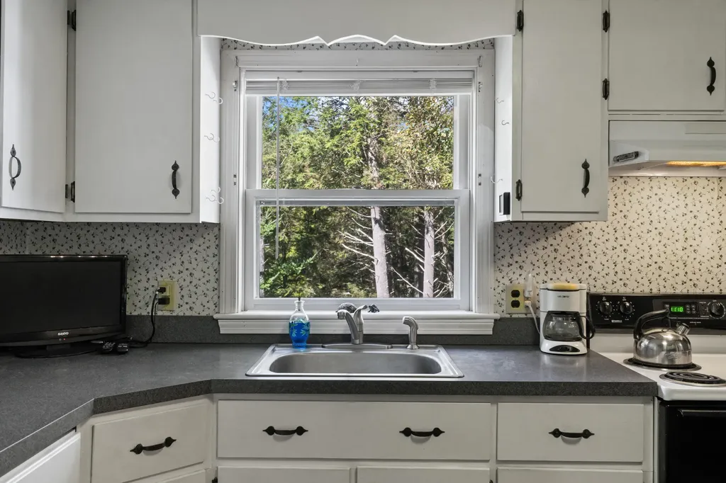 122 South Freeport Road Freeport ME 04032