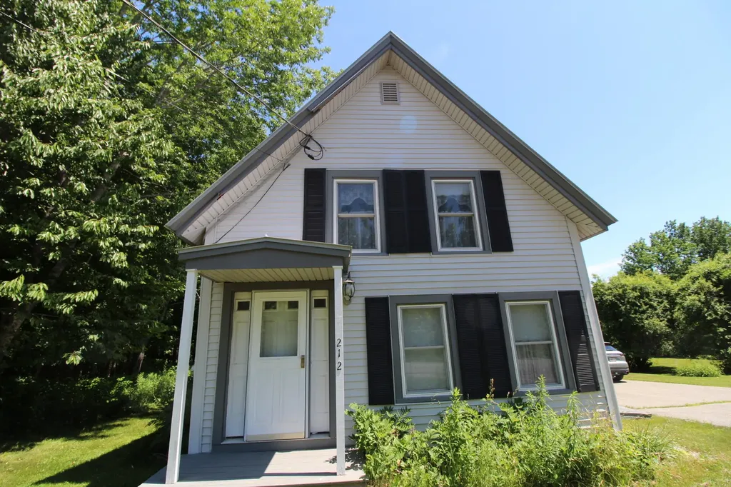 212 Rocky Road Northport ME 04849