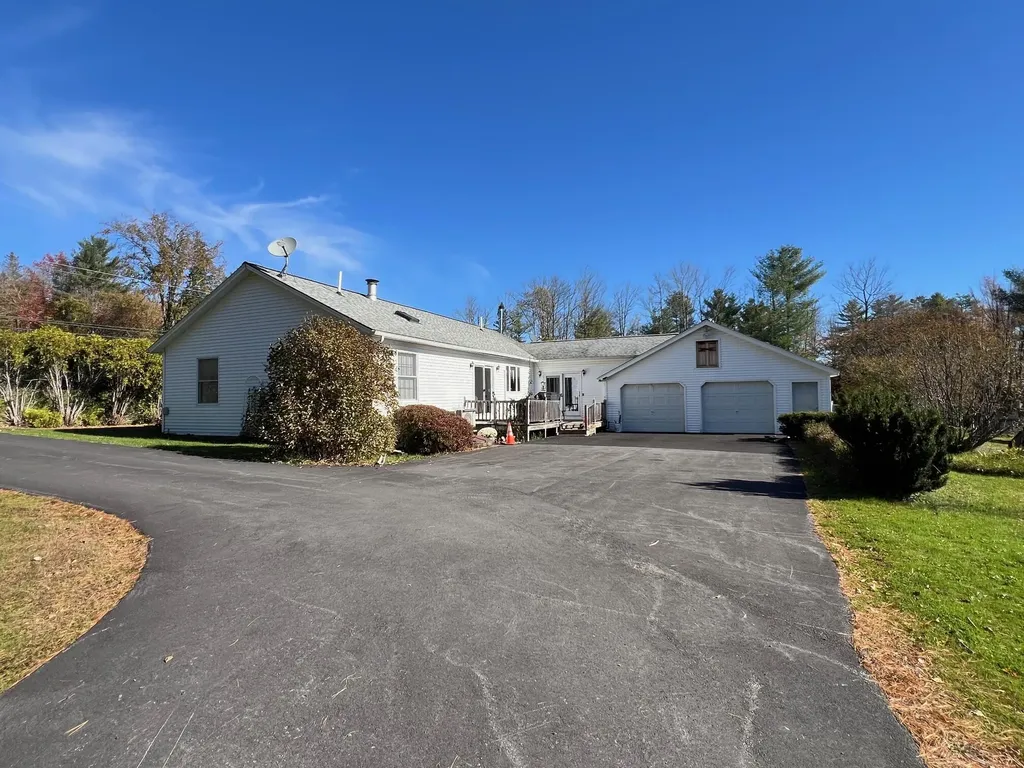 86 North Road Detroit ME 04929