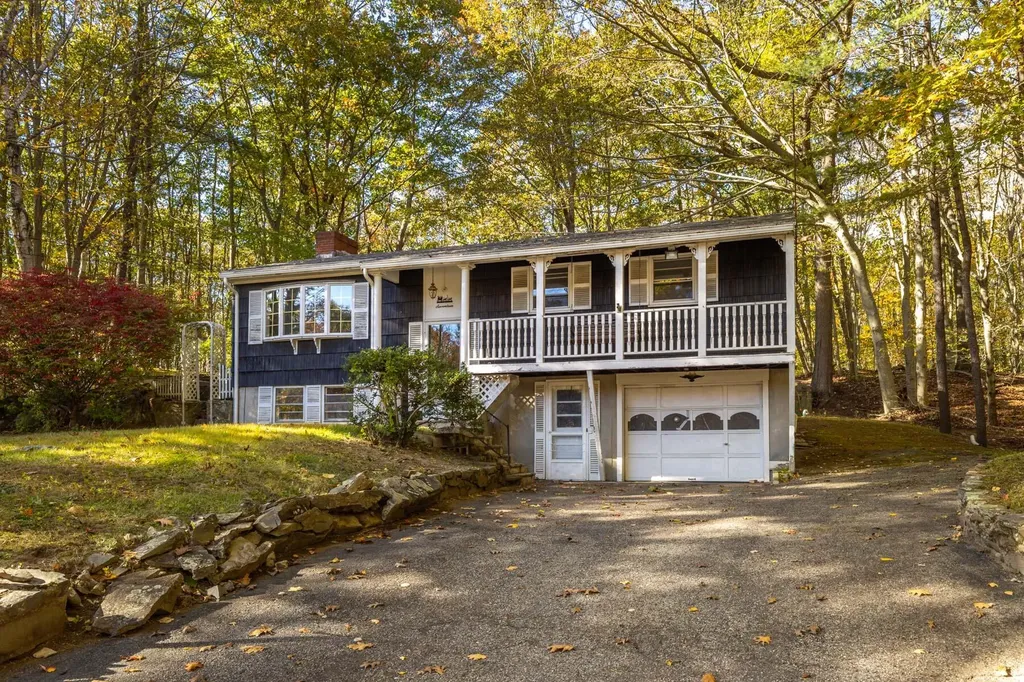 17 Dunlea Avenue Kittery ME 03904