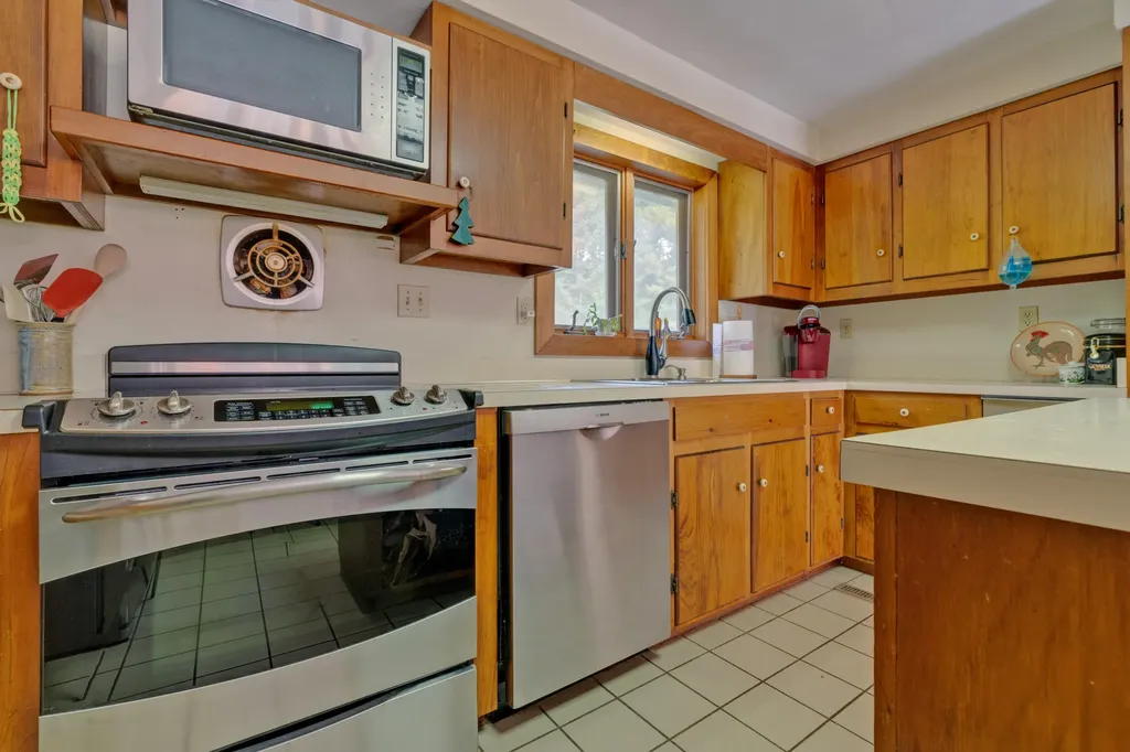 95 Blake Road Standish ME 04084