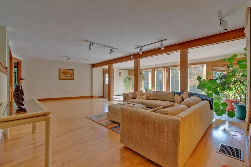 95 Blake Road Standish ME 04084