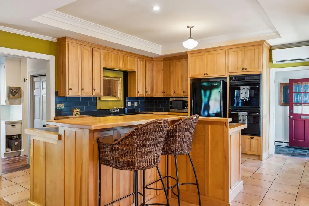 28 Woodbury Street South Portland ME 04106