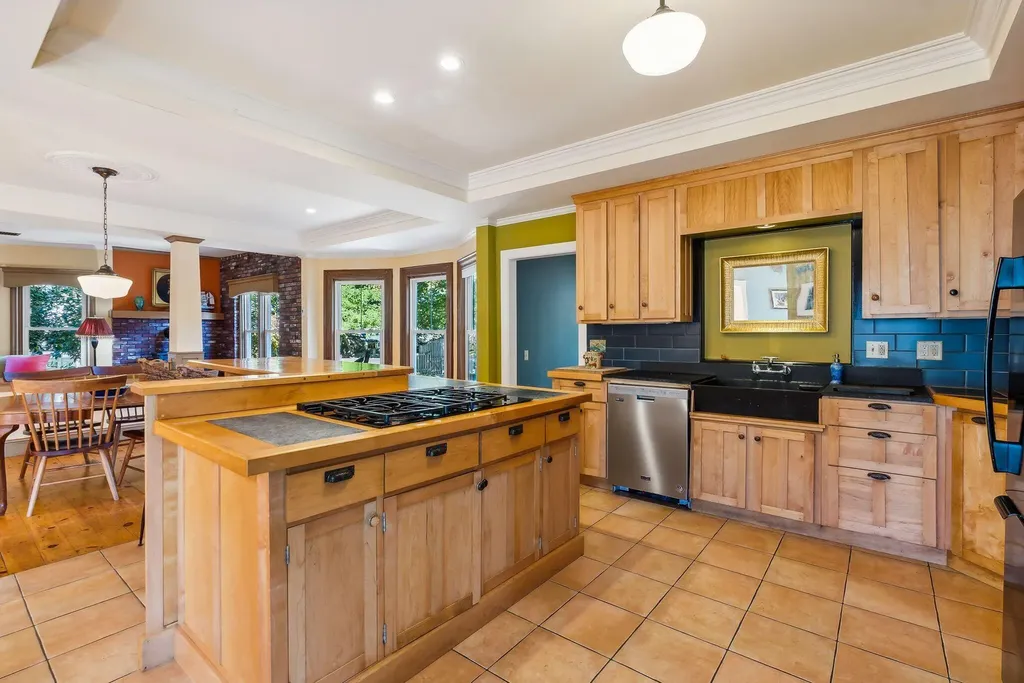 28 Woodbury Street South Portland ME 04106