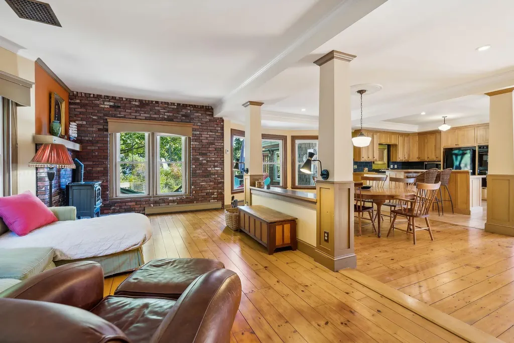 28 Woodbury Street South Portland ME 04106