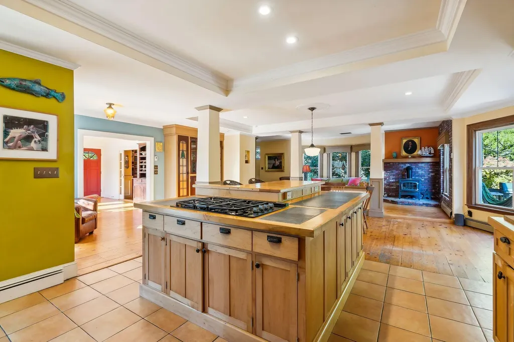 28 Woodbury Street South Portland ME 04106