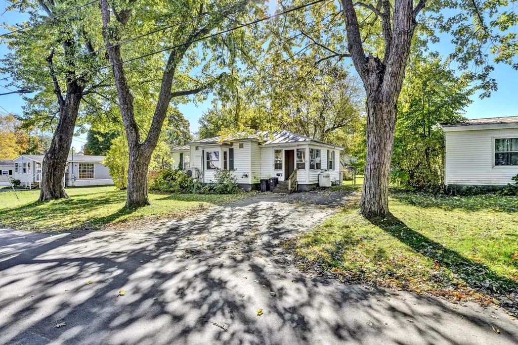 17 Montcalm Street Fairfield ME 04937
