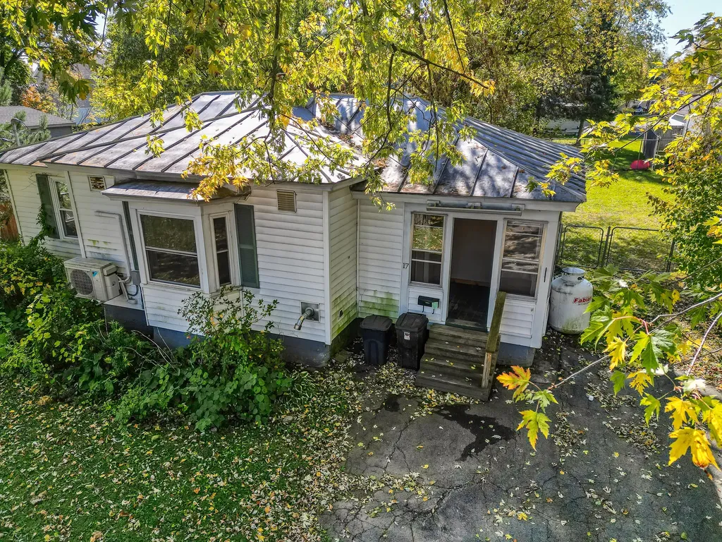 17 Montcalm Street Fairfield ME 04937