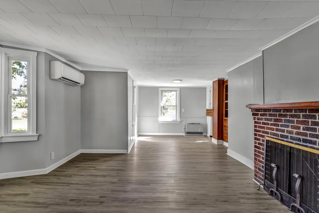 17 Montcalm Street Fairfield ME 04937