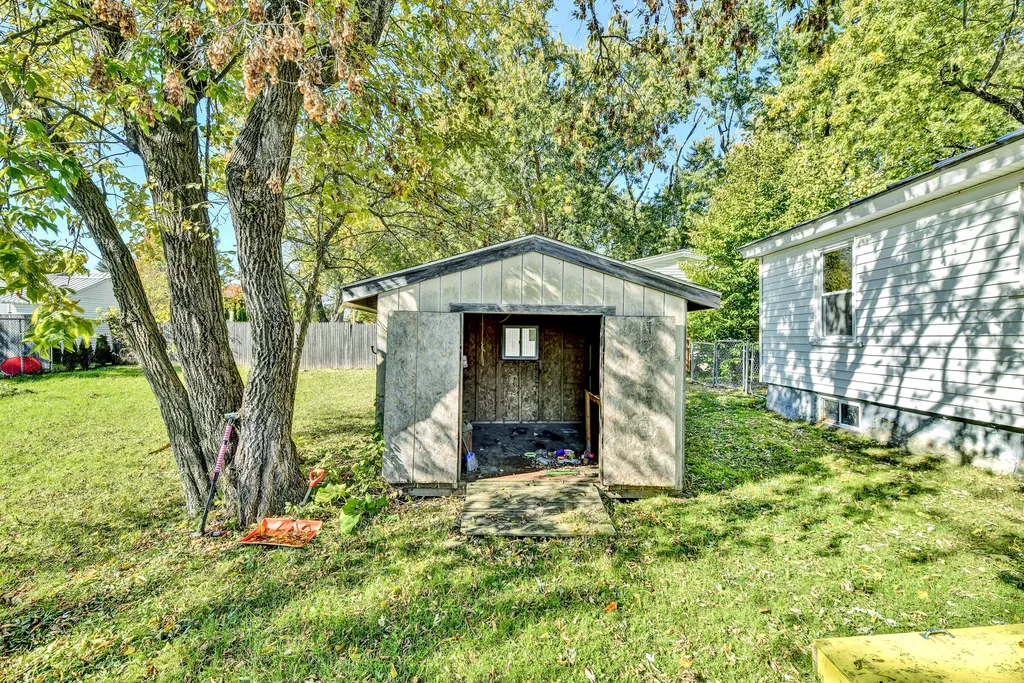 17 Montcalm Street Fairfield ME 04937