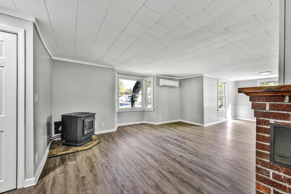 17 Montcalm Street Fairfield ME 04937