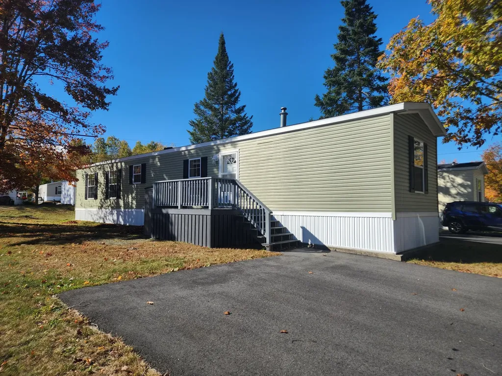 21 Kapote Drive Norway ME 04268