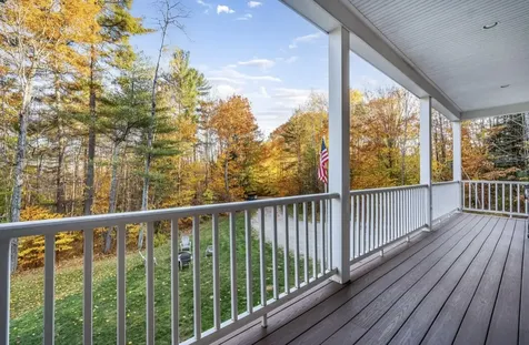 83 Hoyt Drive Monmouth ME 04259