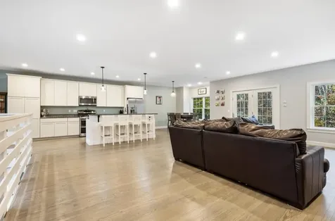 83 Hoyt Drive Monmouth ME 04259
