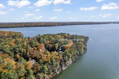 203 Youngs Point Road Wiscasset ME 04578