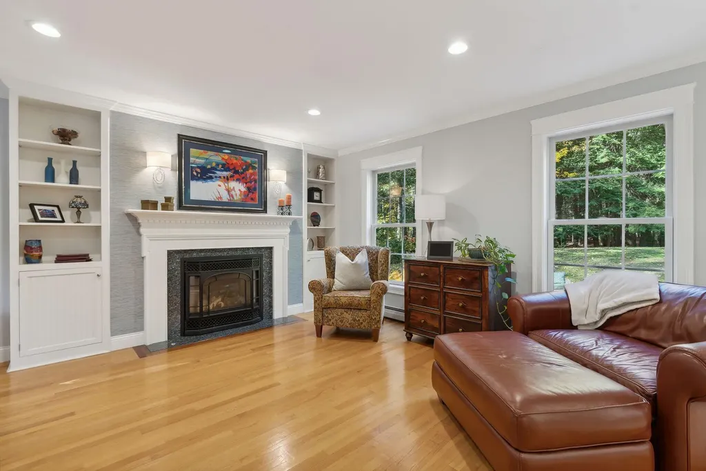 18 Saratoga Lane Scarborough ME 04074