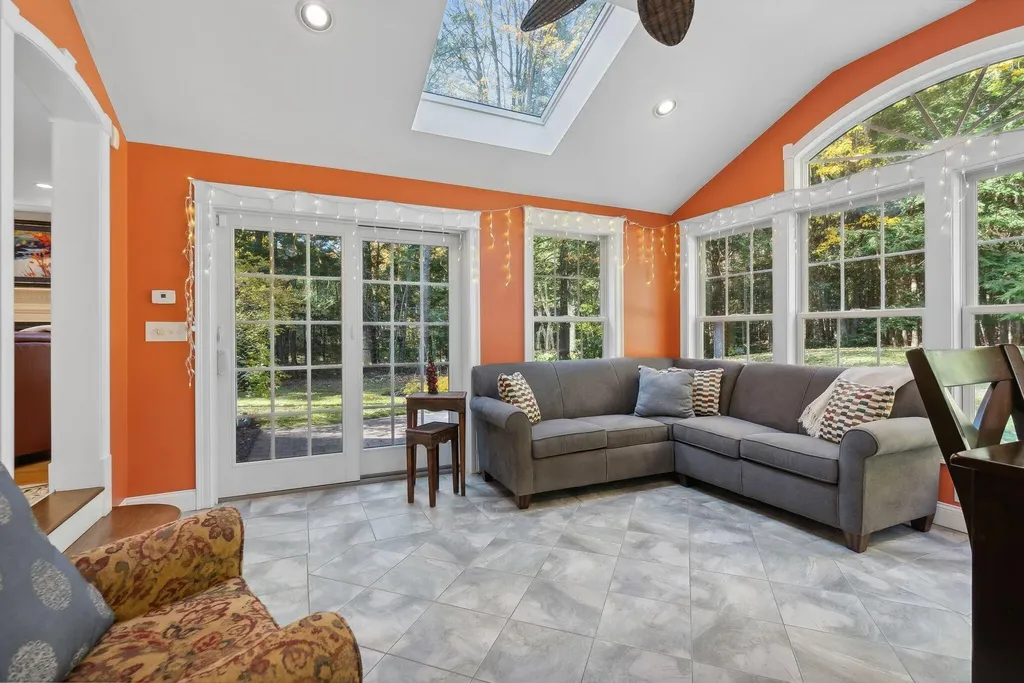 18 Saratoga Lane Scarborough ME 04074