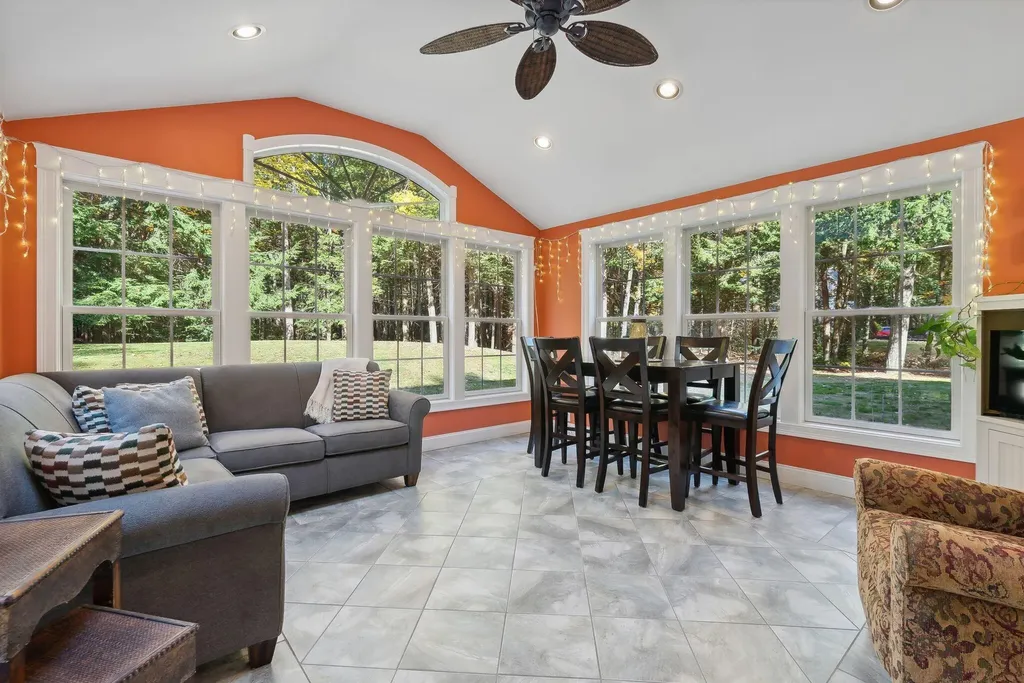 18 Saratoga Lane Scarborough ME 04074