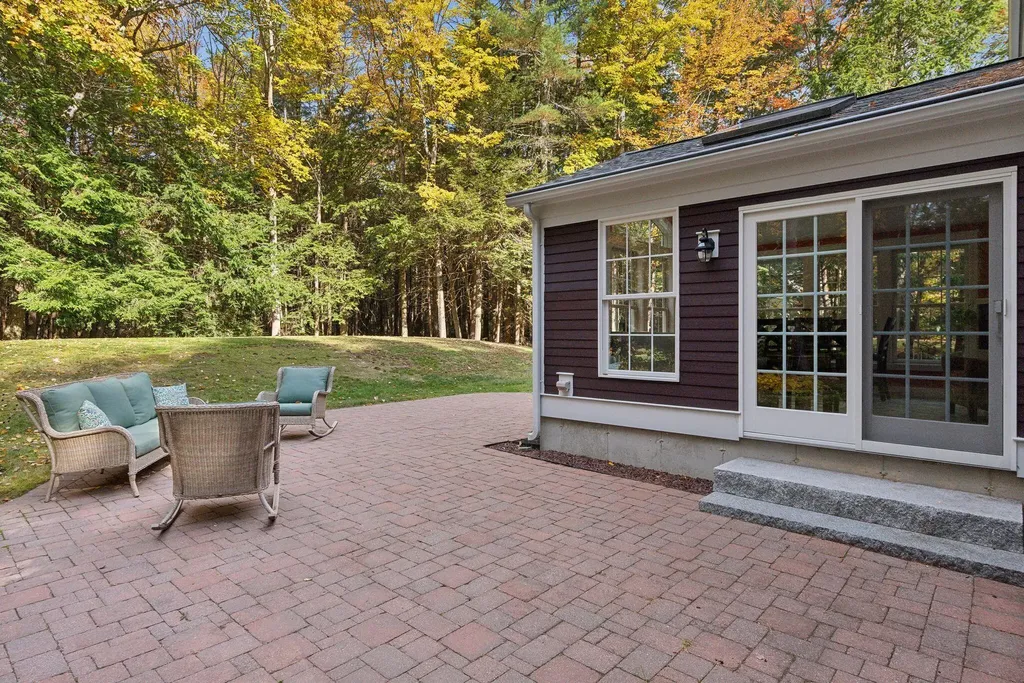 18 Saratoga Lane Scarborough ME 04074
