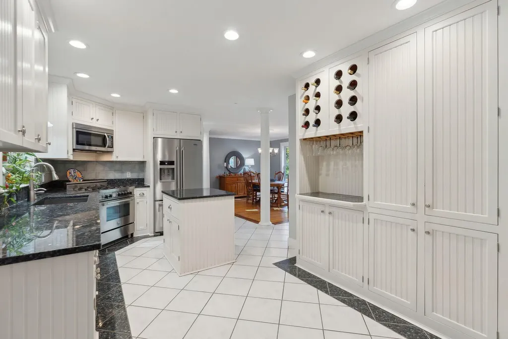 18 Saratoga Lane Scarborough ME 04074