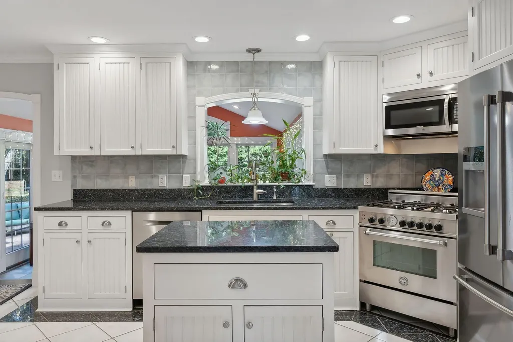 18 Saratoga Lane Scarborough ME 04074