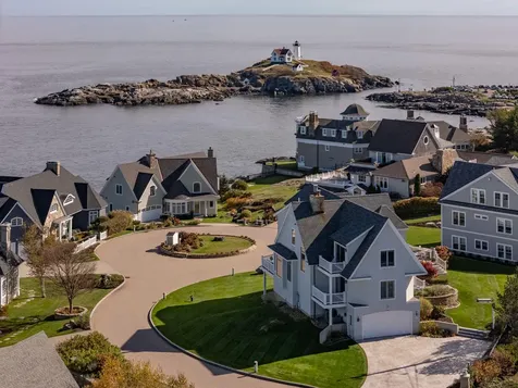 1 Lighthouse Watch York ME 03909