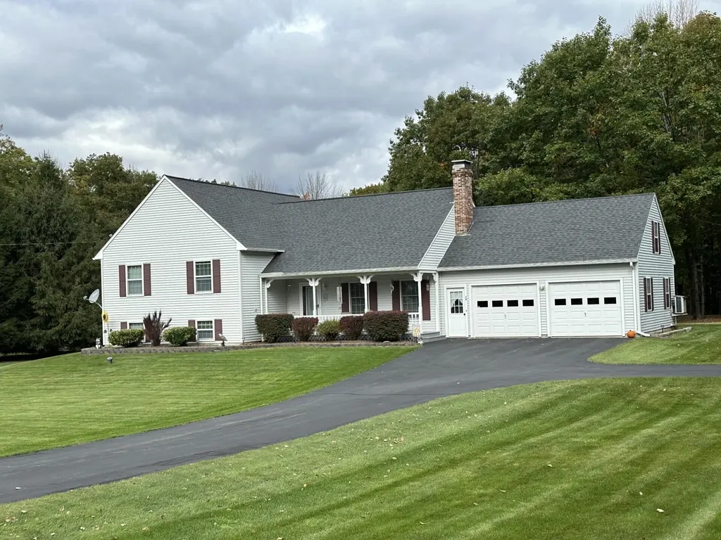 15 Meadow Drive Oakland ME 04963