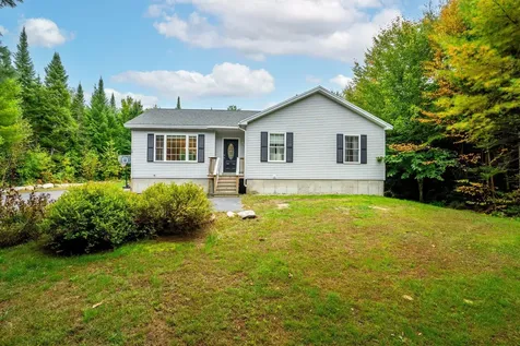 18 Cessna Way Naples ME 04055