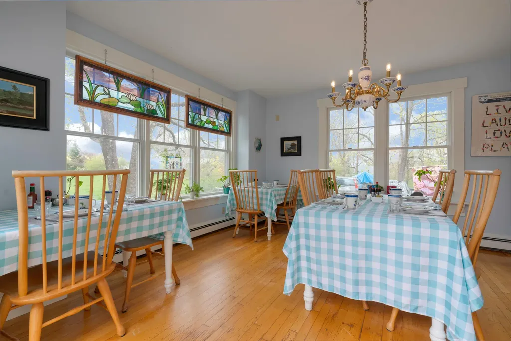 11 Holbrook Street Freeport ME 04032