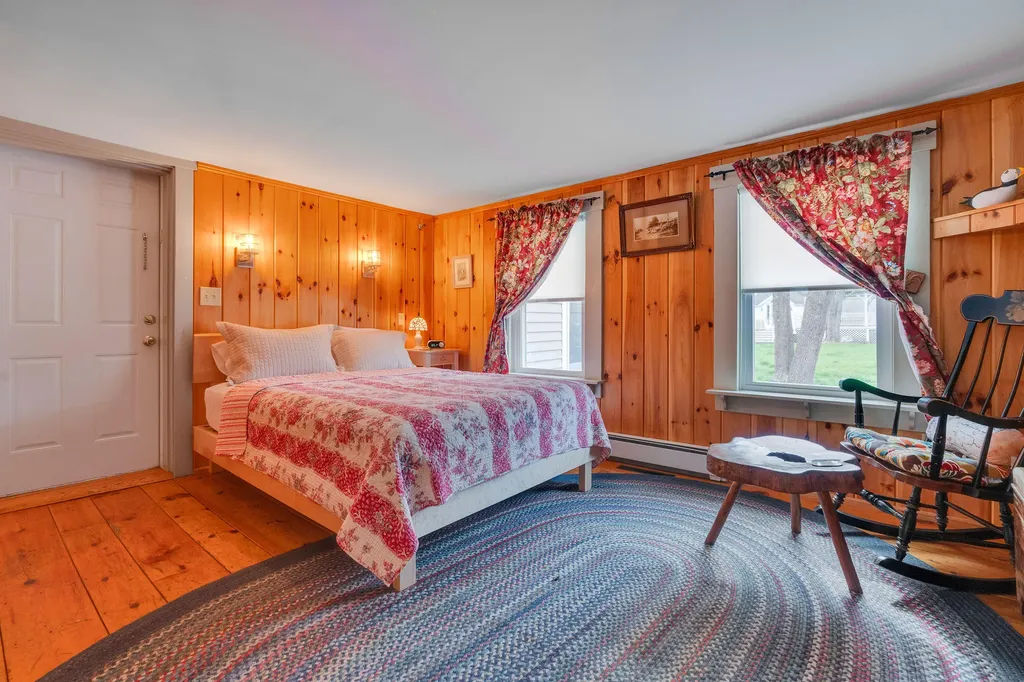 11 Holbrook Street Freeport ME 04032
