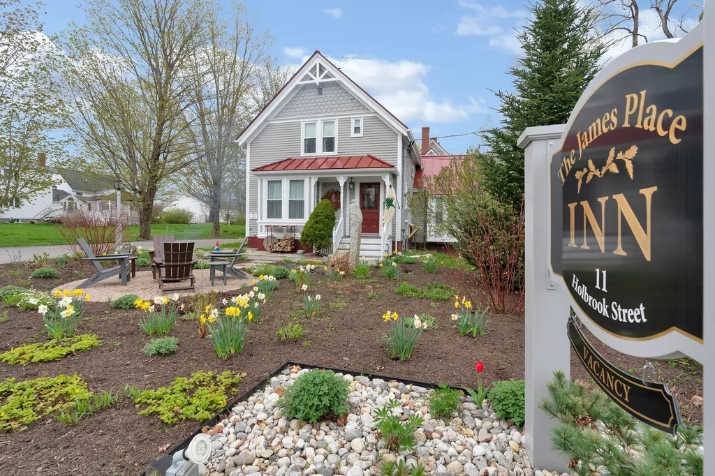 11 Holbrook Street Freeport ME 04032