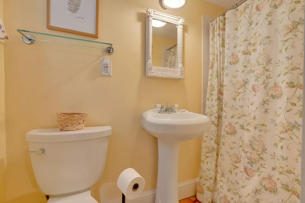 11 Holbrook Street Freeport ME 04032