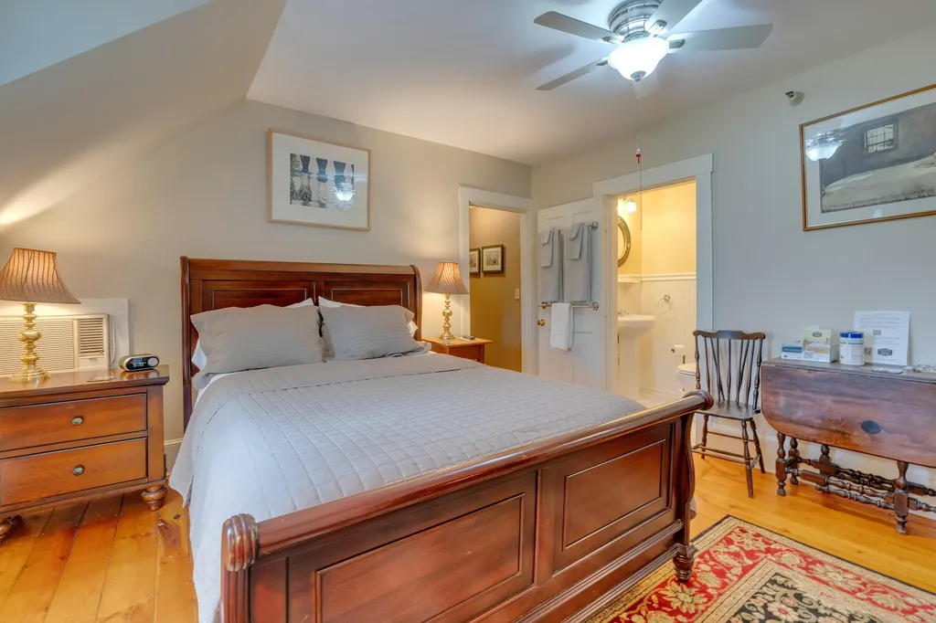 11 Holbrook Street Freeport ME 04032