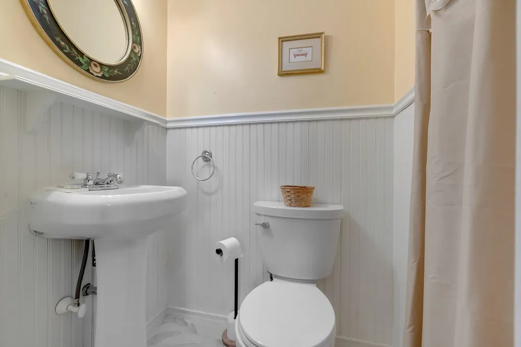 11 Holbrook Street Freeport ME 04032