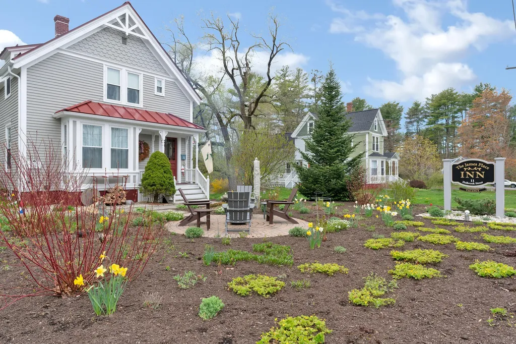 11 Holbrook Street Freeport ME 04032
