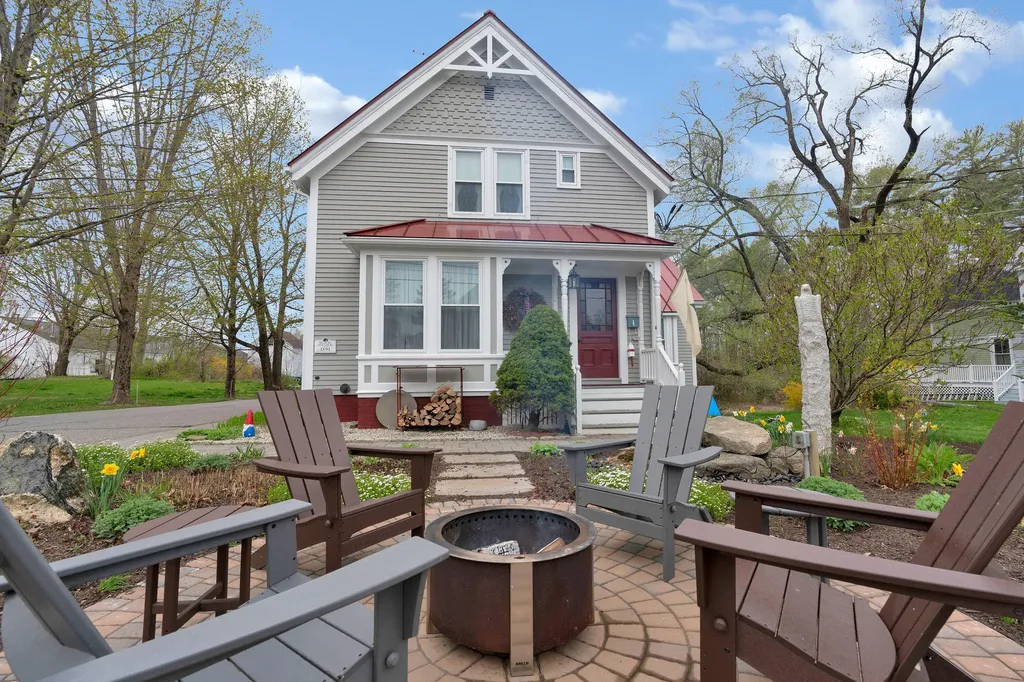 11 Holbrook Street Freeport ME 04032