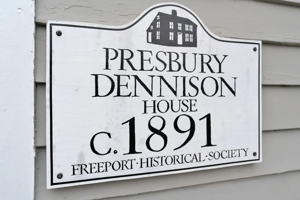 11 Holbrook Street Freeport ME 04032