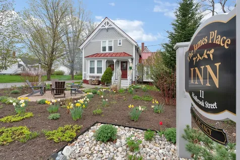 11 Holbrook Street Freeport ME 04032