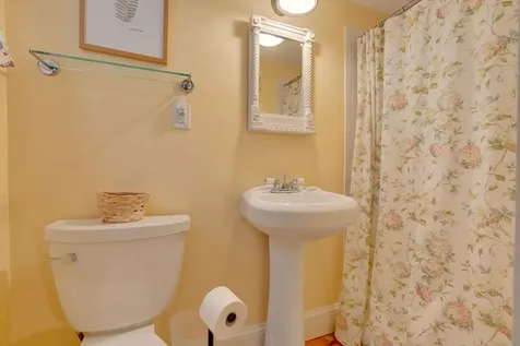 11 Holbrook Street Freeport ME 04032