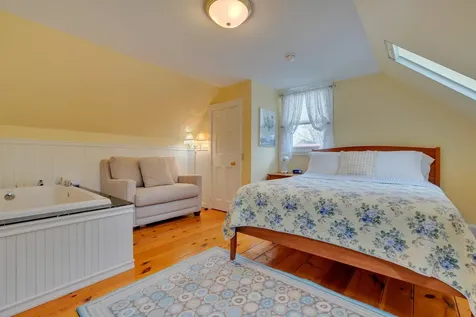 11 Holbrook Street Freeport ME 04032