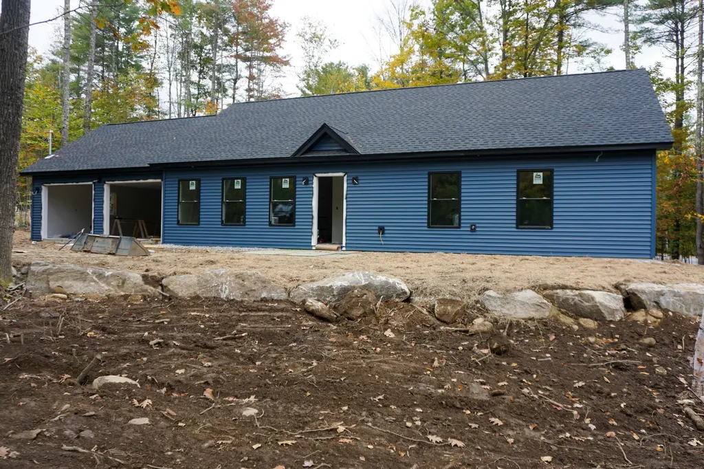 16 Lydia Lane Norway ME 04268