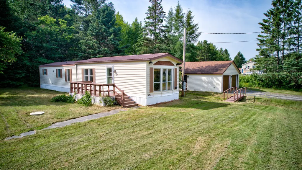 30 Crogan Road Hermon ME 04401