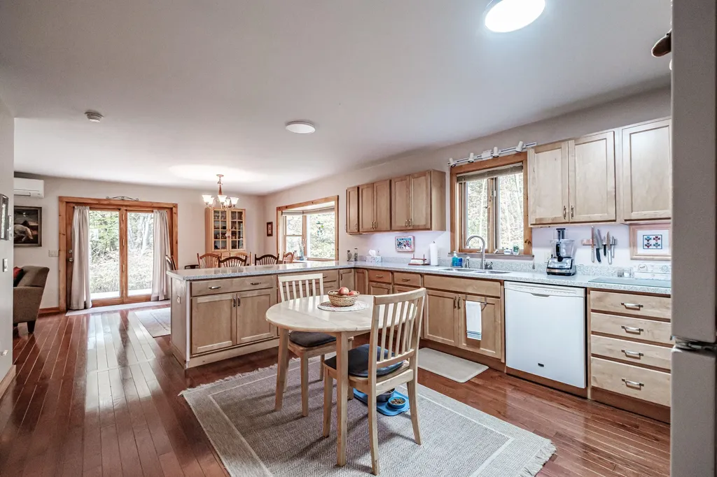 48 Bear Way Norway ME 04268