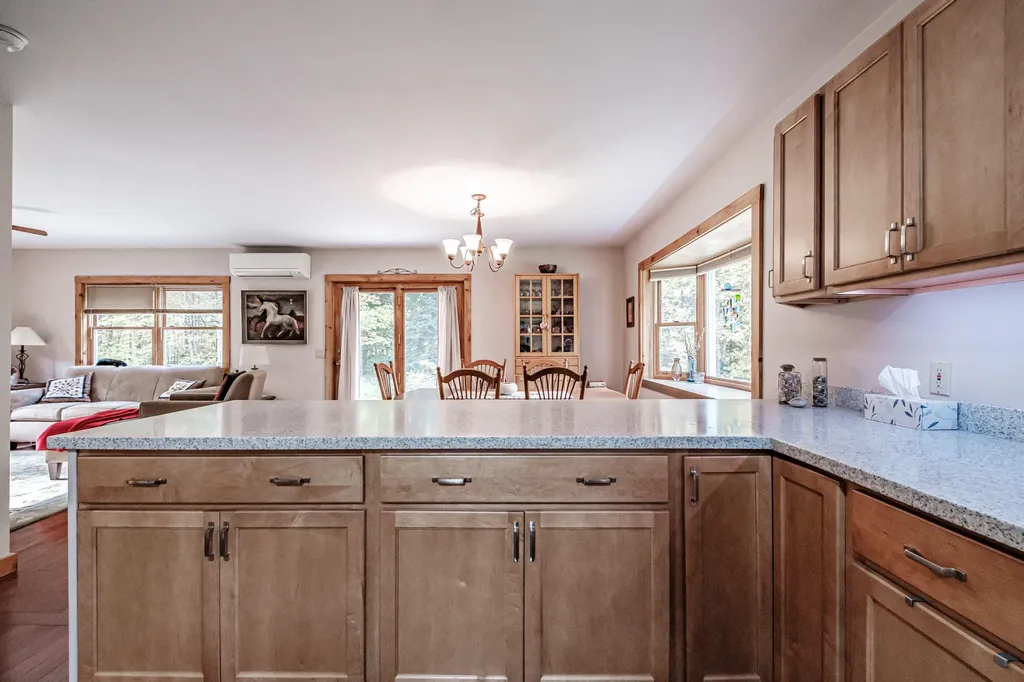 48 Bear Way Norway ME 04268