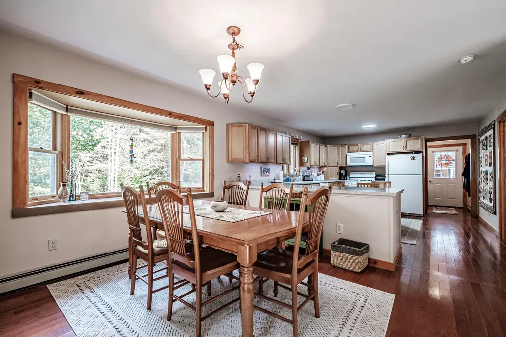 48 Bear Way Norway ME 04268