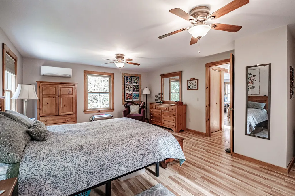 48 Bear Way Norway ME 04268