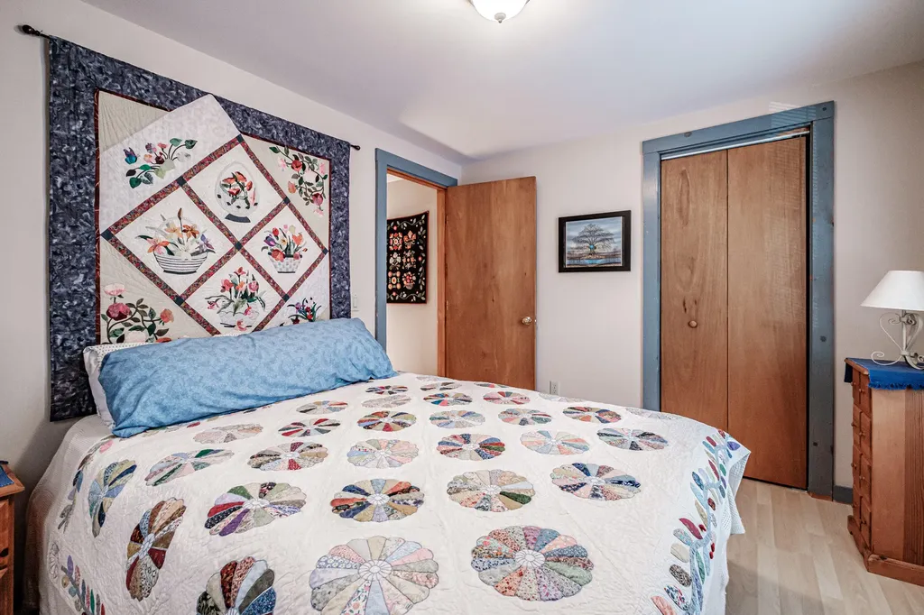 48 Bear Way Norway ME 04268