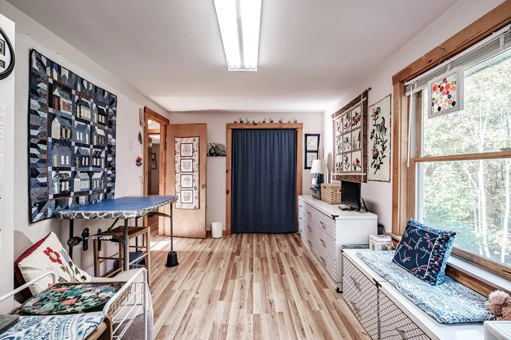 48 Bear Way Norway ME 04268
