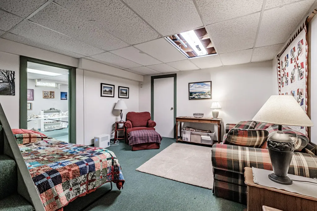 48 Bear Way Norway ME 04268